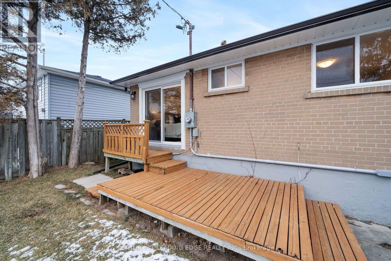 888 NAROCH BOULEVARD Image 38