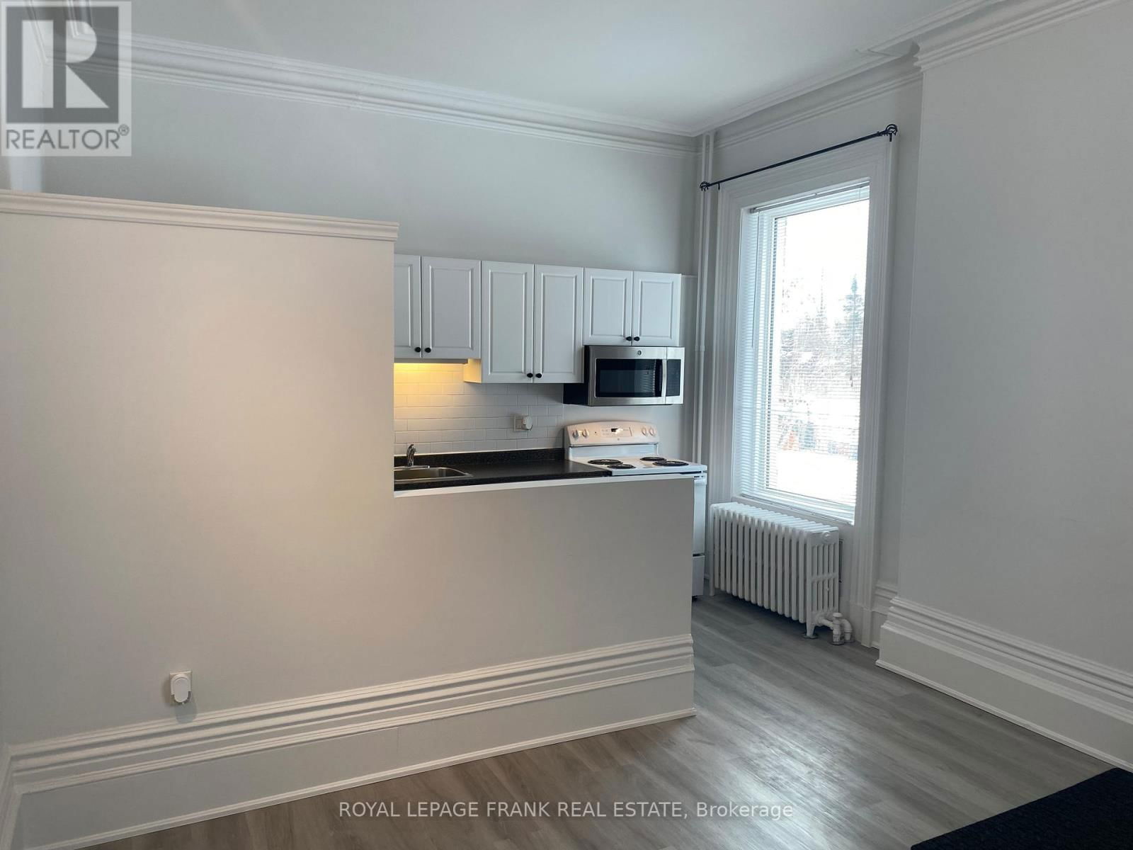 2 - 859 DUNDAS STREET WEST Image 6