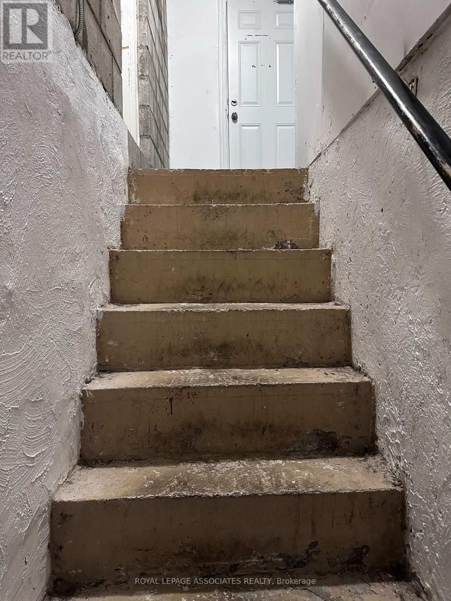 30 ORLEANS DRIVE Image 12