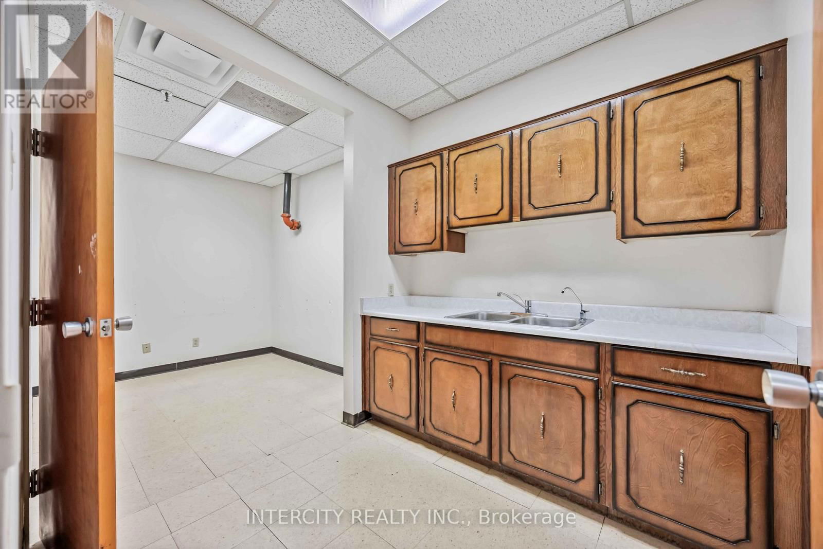 65 MELFORD DRIVE Image 18