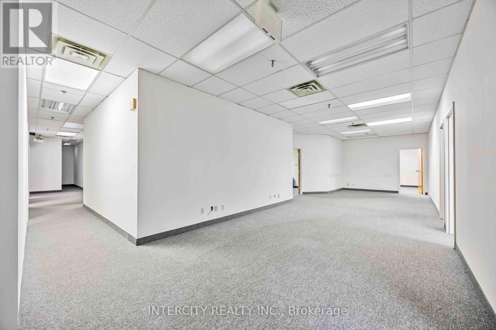 65 MELFORD DRIVE Image 22