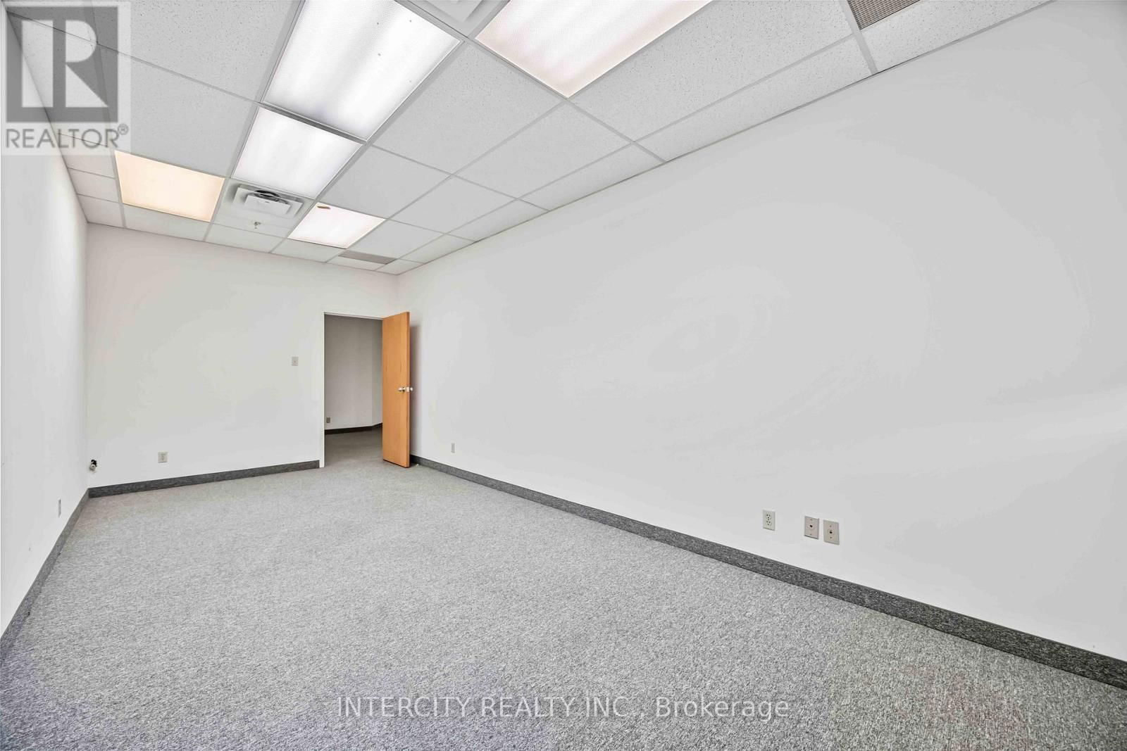 65 MELFORD DRIVE Image 24