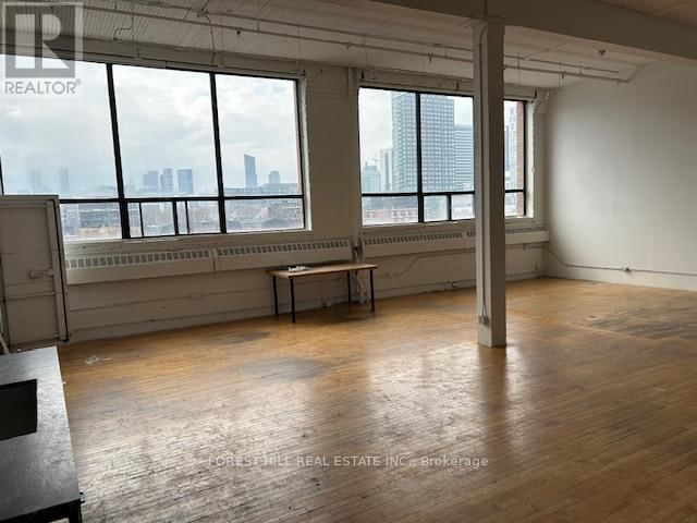 301 - 9 DAVIES AVENUE Image 2