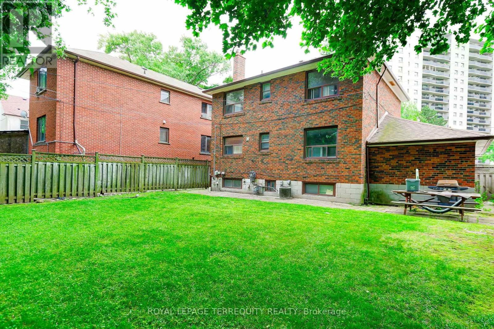 2563 KINGSTON ROAD Image 17