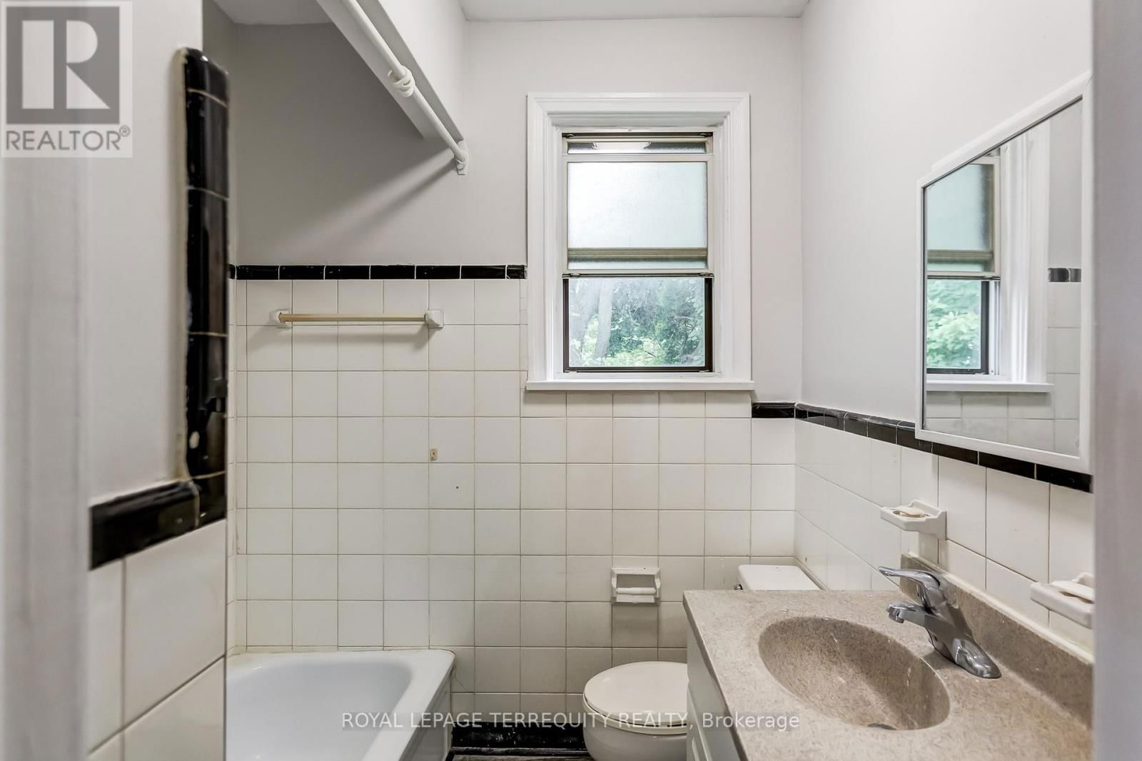 2563 KINGSTON ROAD Image 32