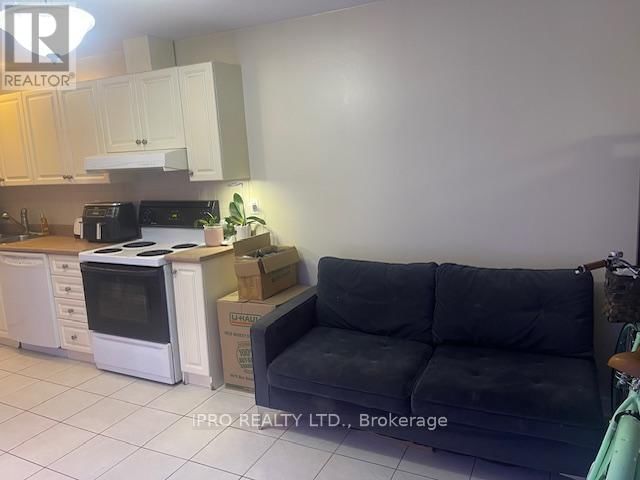 BSMT - 2039R DANFORTH AVENUE Image 4