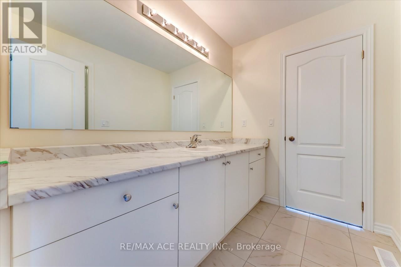 55 ROBIN TRAIL Image 32