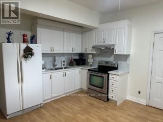 201 - 174 RITSON ROAD SOUTH Image 3