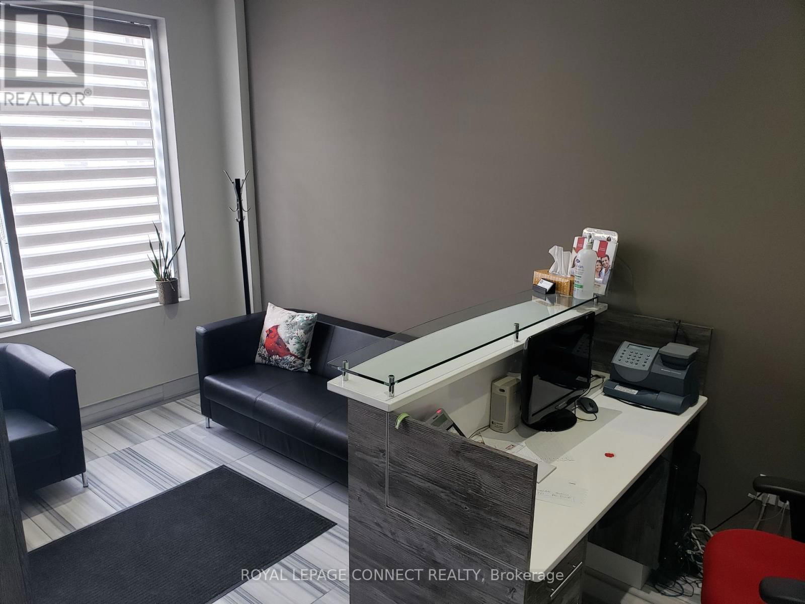 24 - 1415 KENNEDY ROAD Image 2