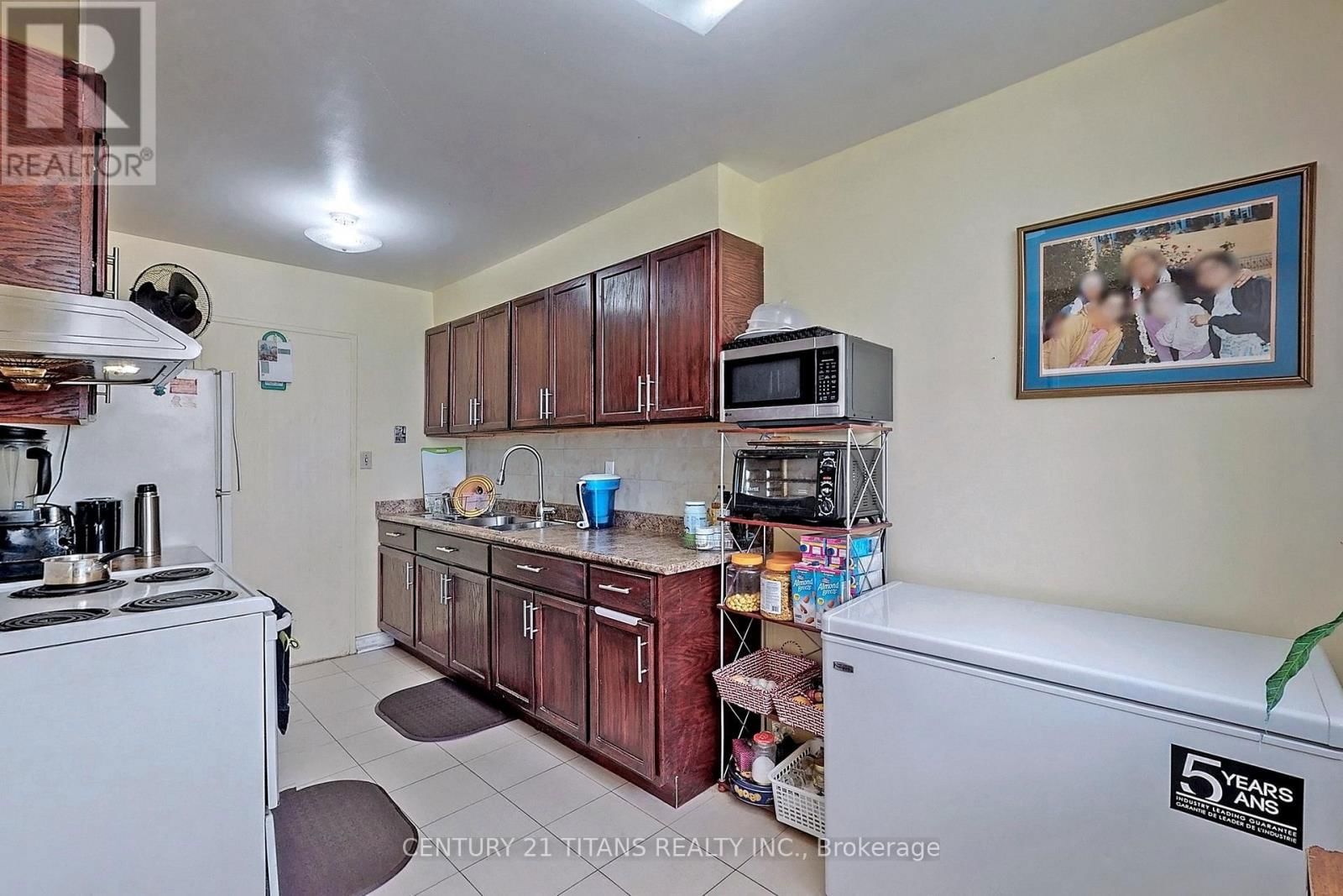 1208 - 20 GILDER DRIVE Image 30