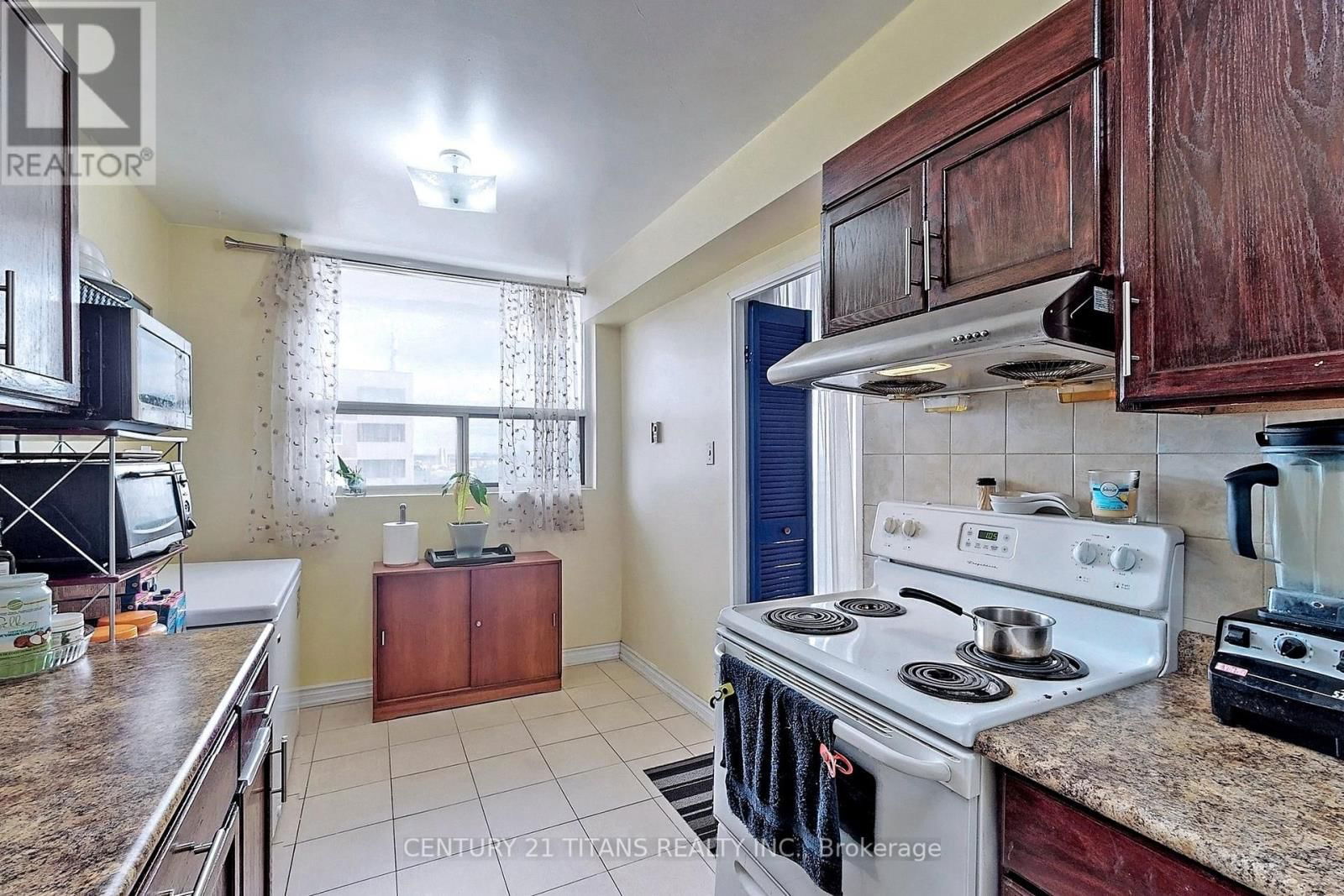 1208 - 20 GILDER DRIVE Image 32