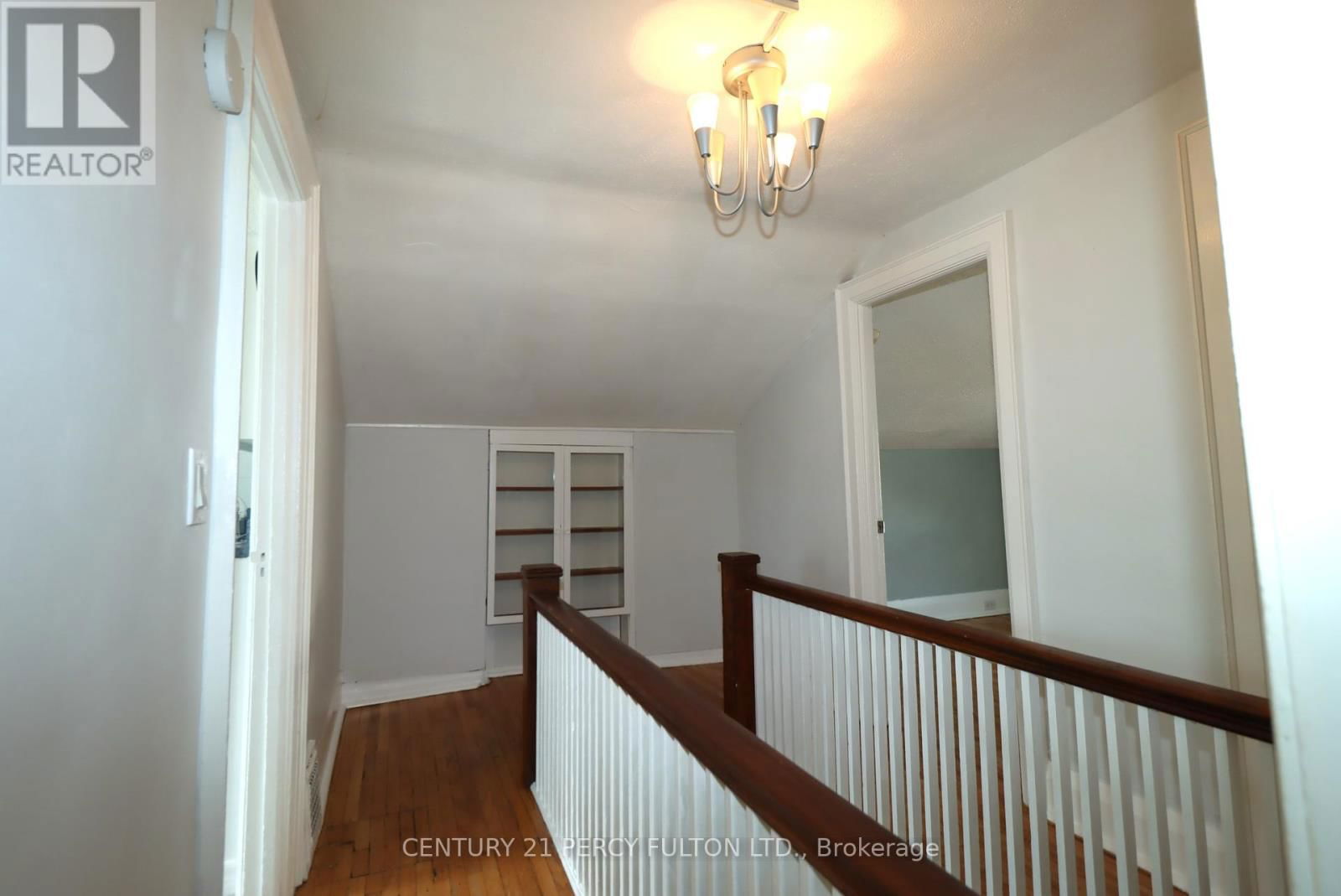 164 CENTRE STREET NORTH Image 11