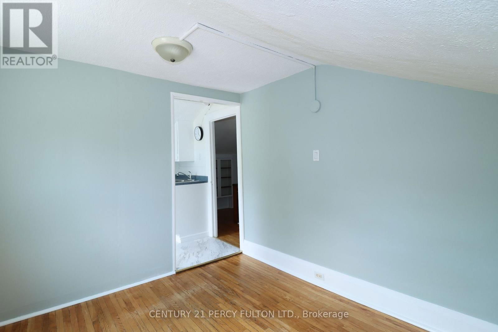 164 CENTRE STREET NORTH Image 15