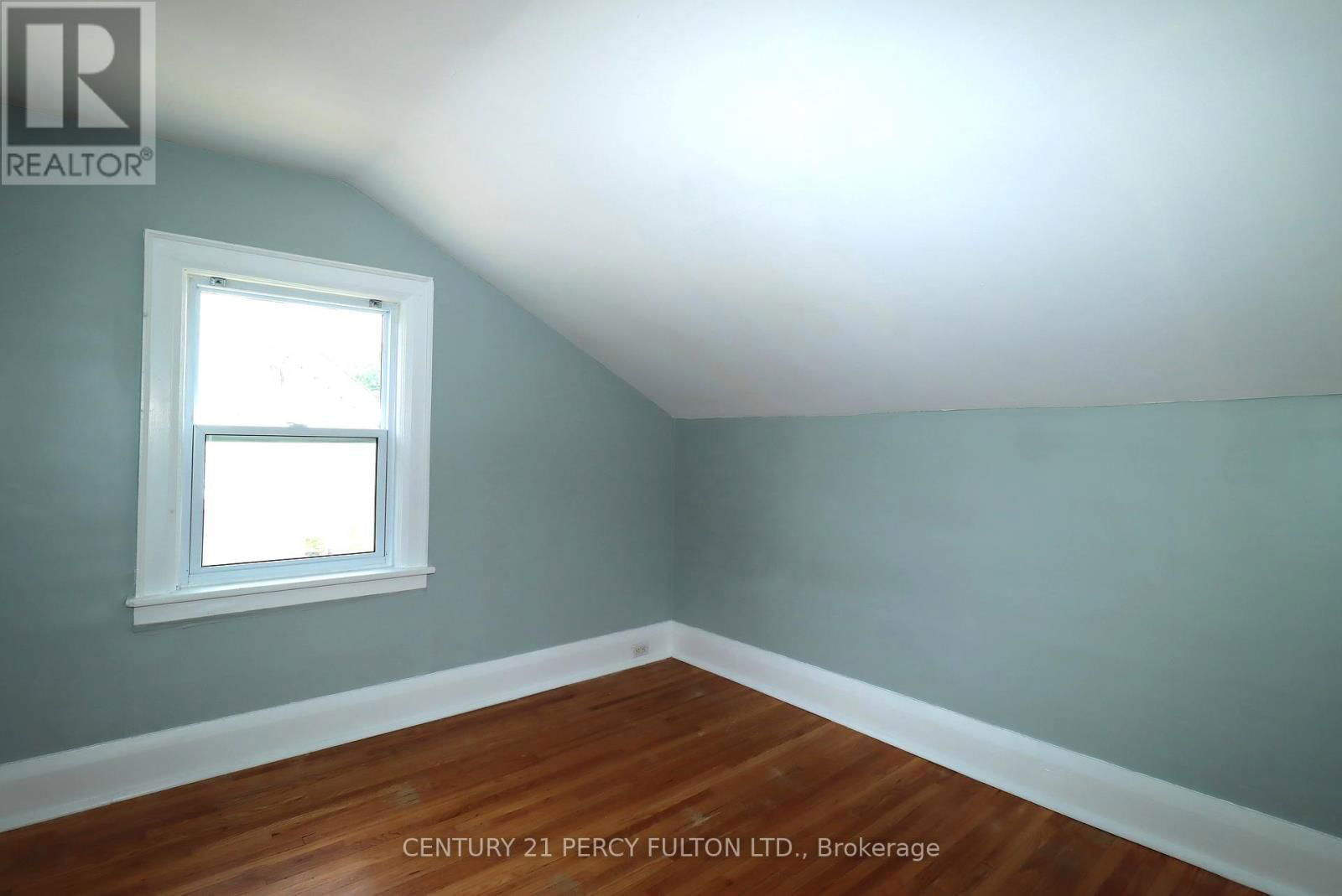 164 CENTRE STREET NORTH Image 16