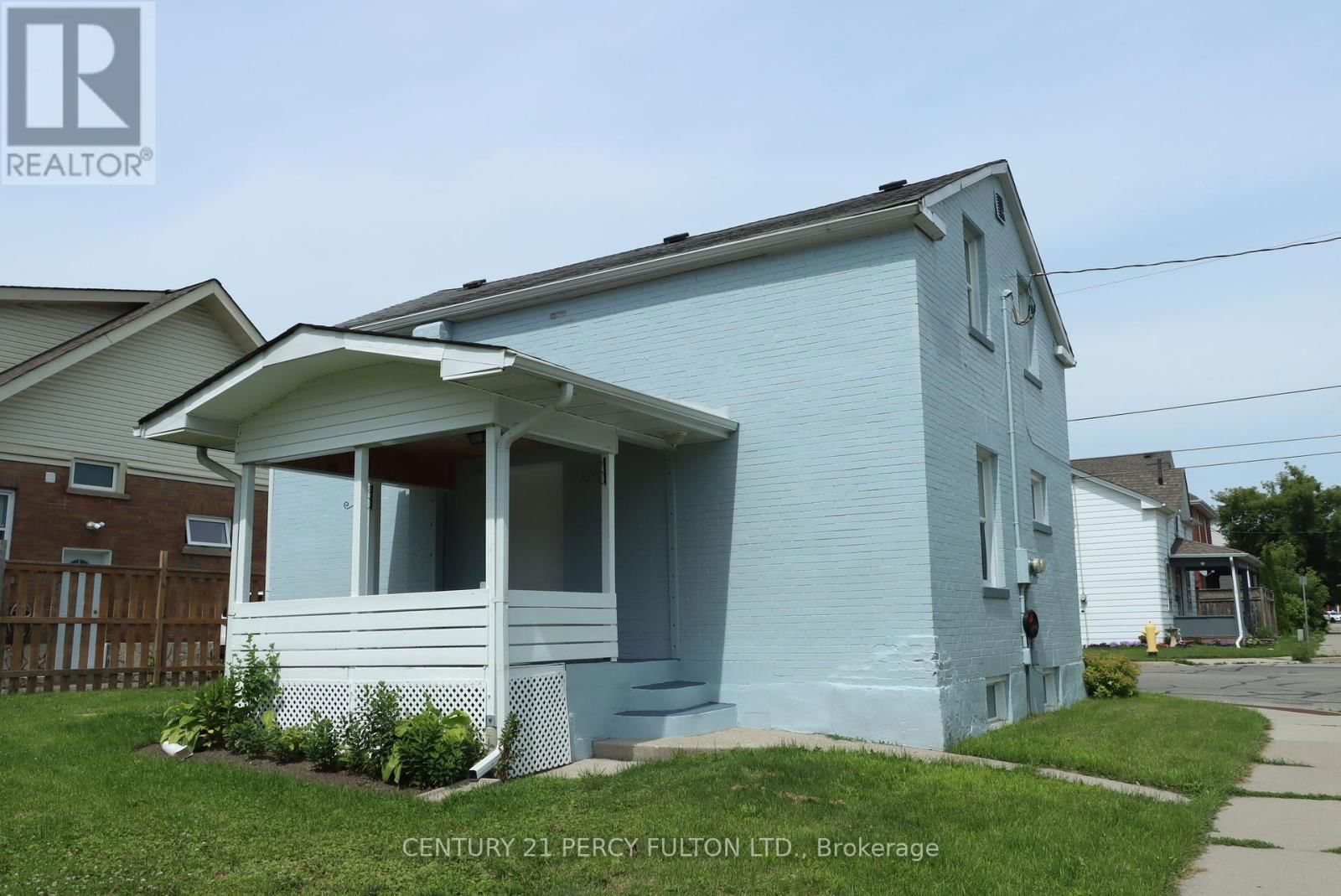 164 CENTRE STREET NORTH Image 23