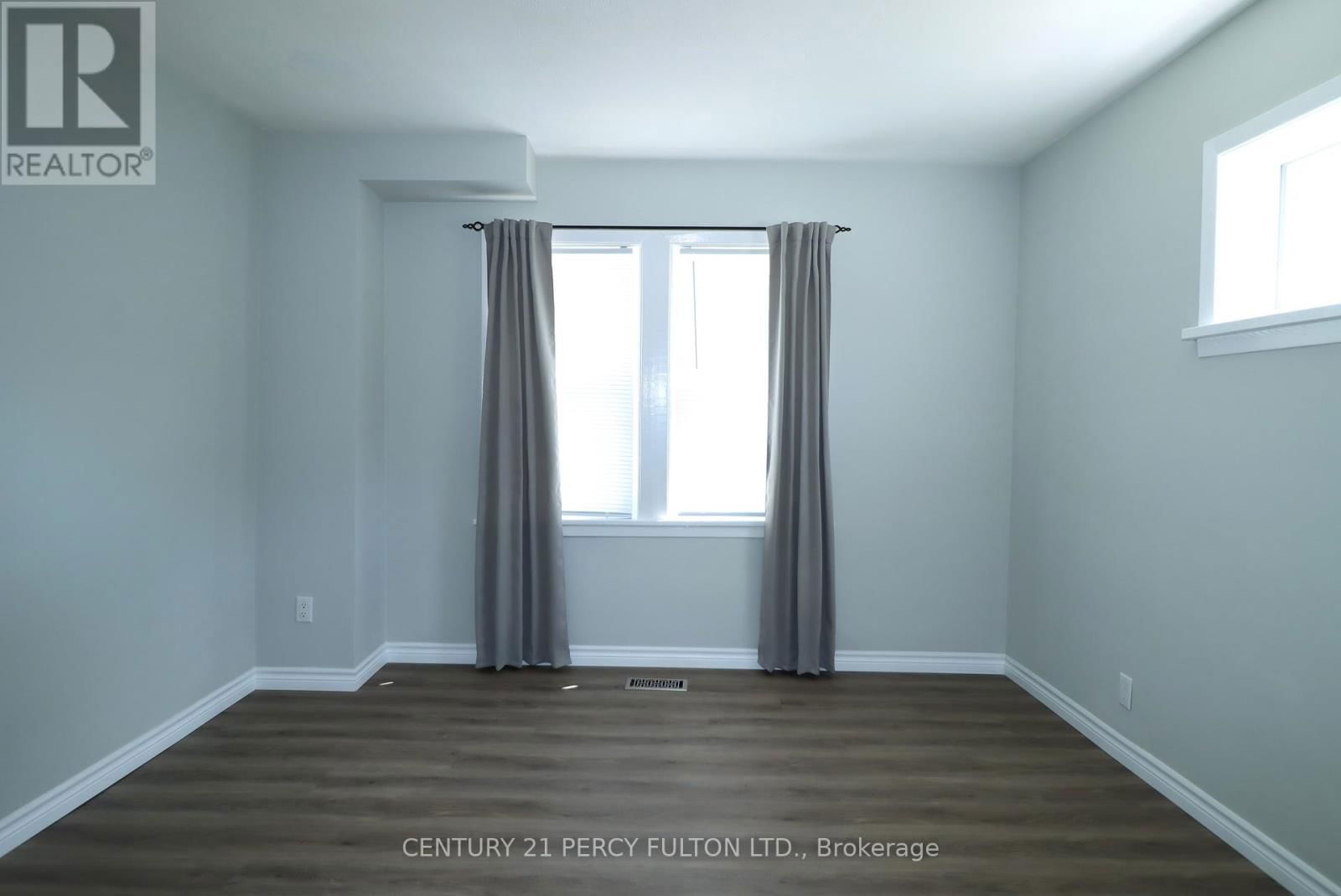 164 CENTRE STREET NORTH Image 6