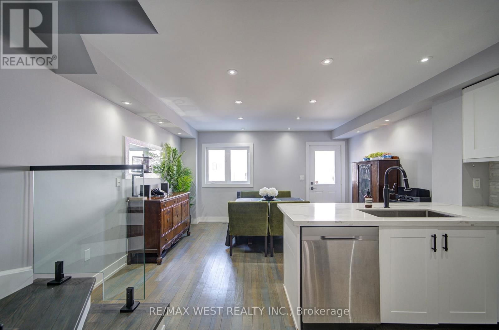 65 - 735 SHEPPARD AVENUE Image 12