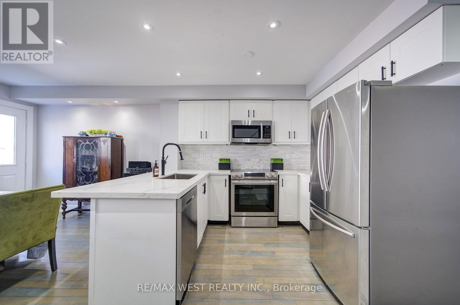 65 - 735 SHEPPARD AVENUE Image 13