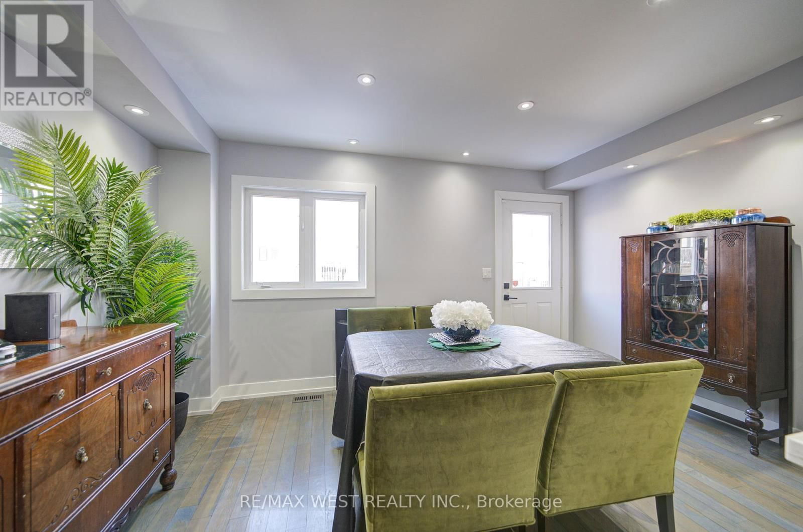 65 - 735 SHEPPARD AVENUE Image 19