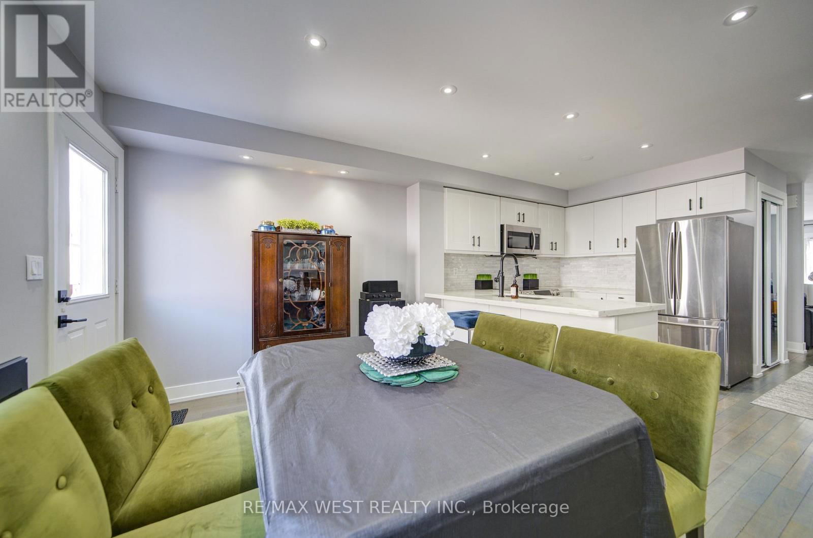 65 - 735 SHEPPARD AVENUE Image 20