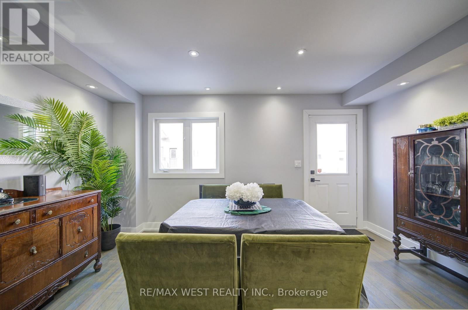 65 - 735 SHEPPARD AVENUE Image 21