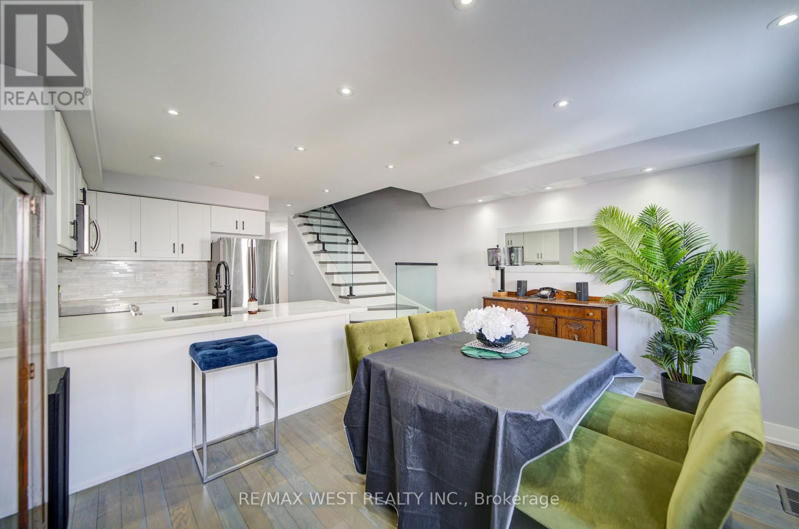 65 - 735 SHEPPARD AVENUE Image 22