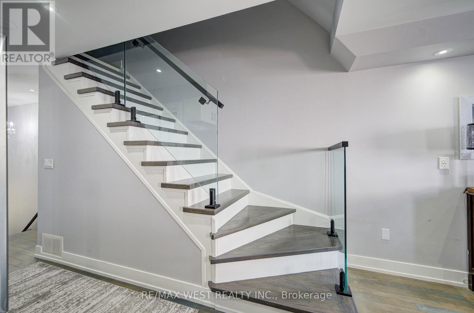 65 - 735 SHEPPARD AVENUE Image 24