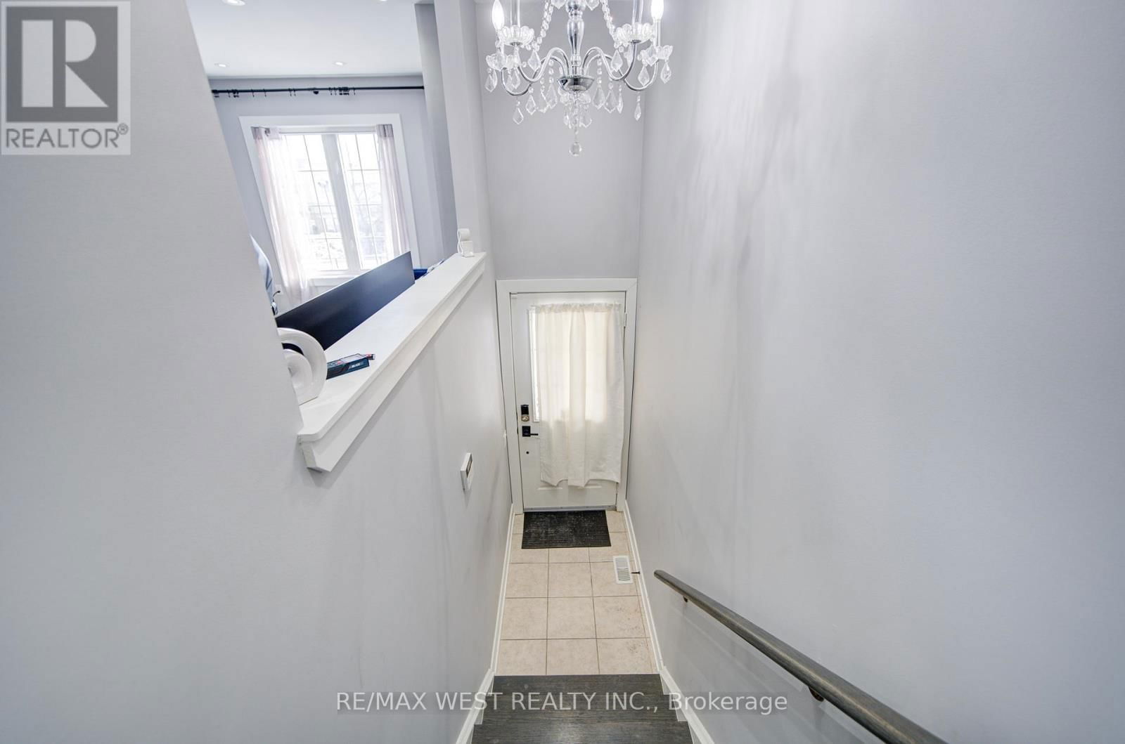 65 - 735 SHEPPARD AVENUE Image 5