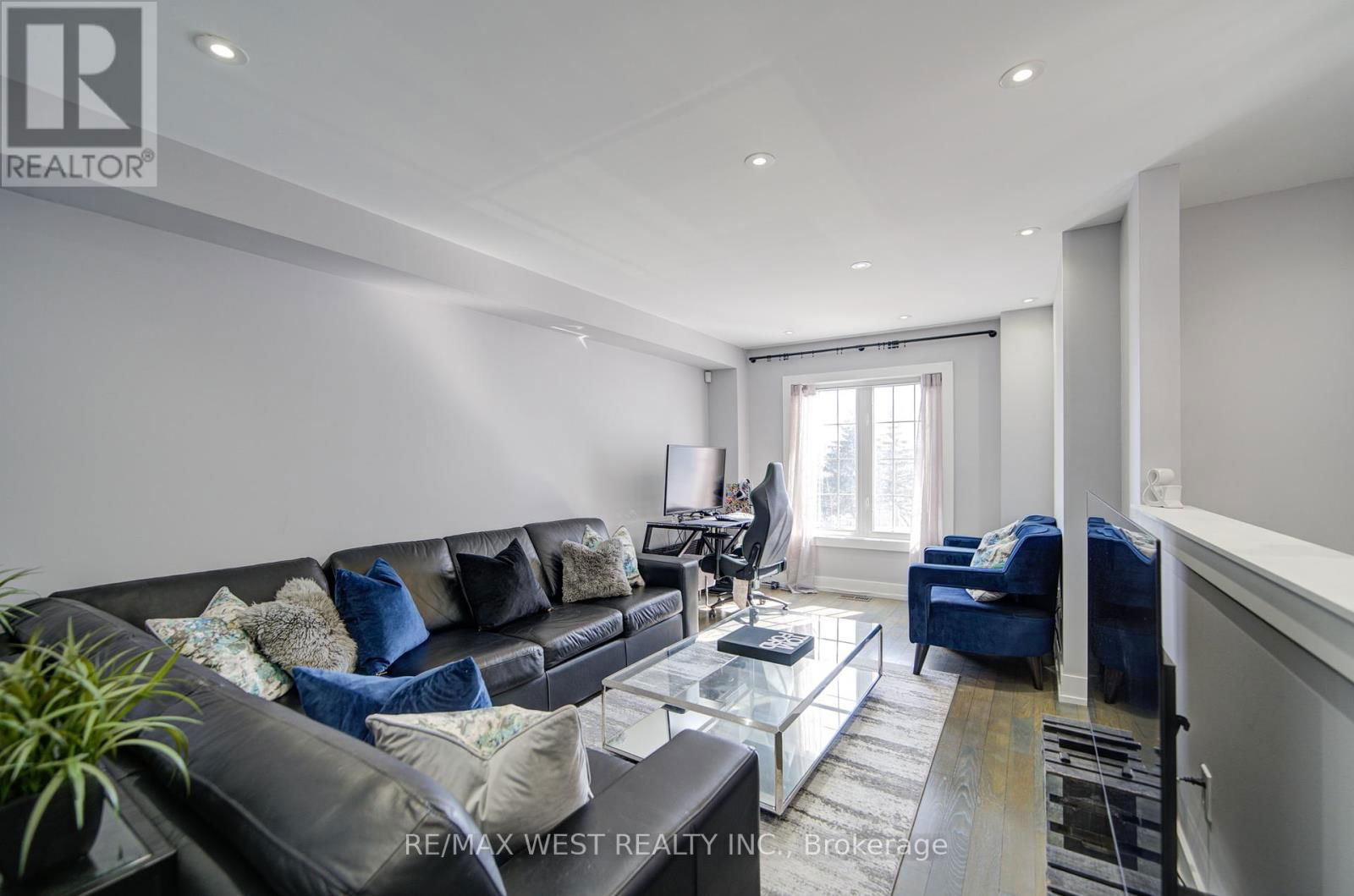 65 - 735 SHEPPARD AVENUE Image 6