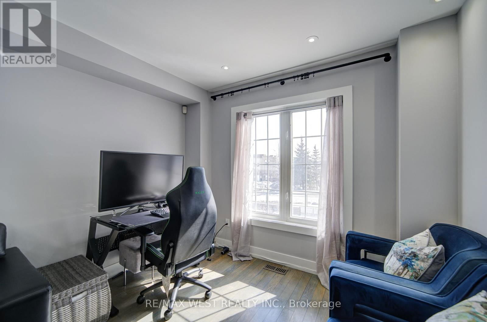 65 - 735 SHEPPARD AVENUE Image 8