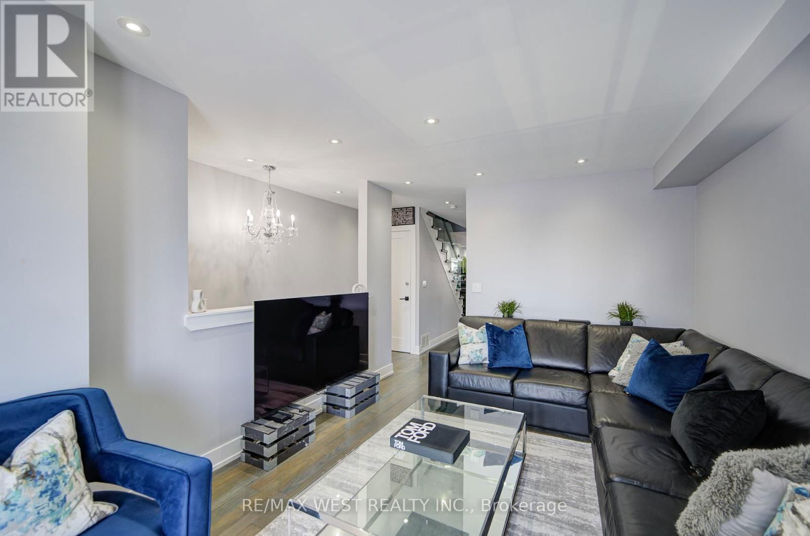 65 - 735 SHEPPARD AVENUE Image 9