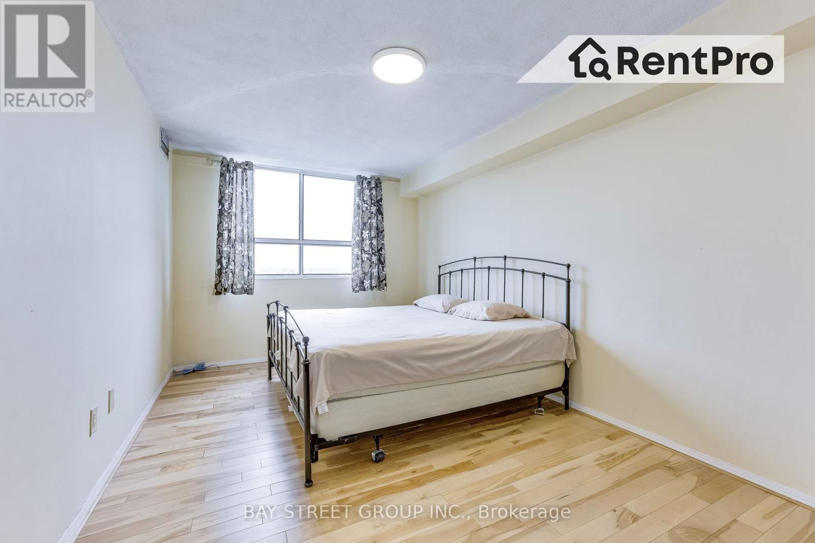 1207 - 10 STONEHILL COURT Image 18