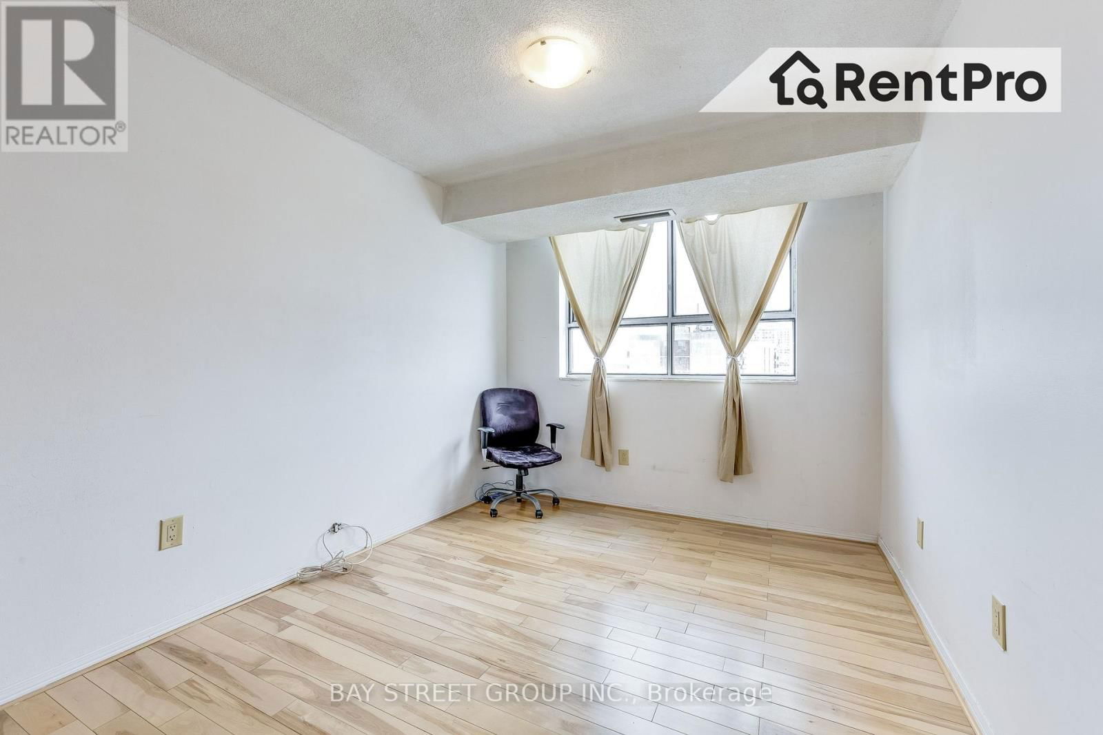 1207 - 10 STONEHILL COURT Image 21