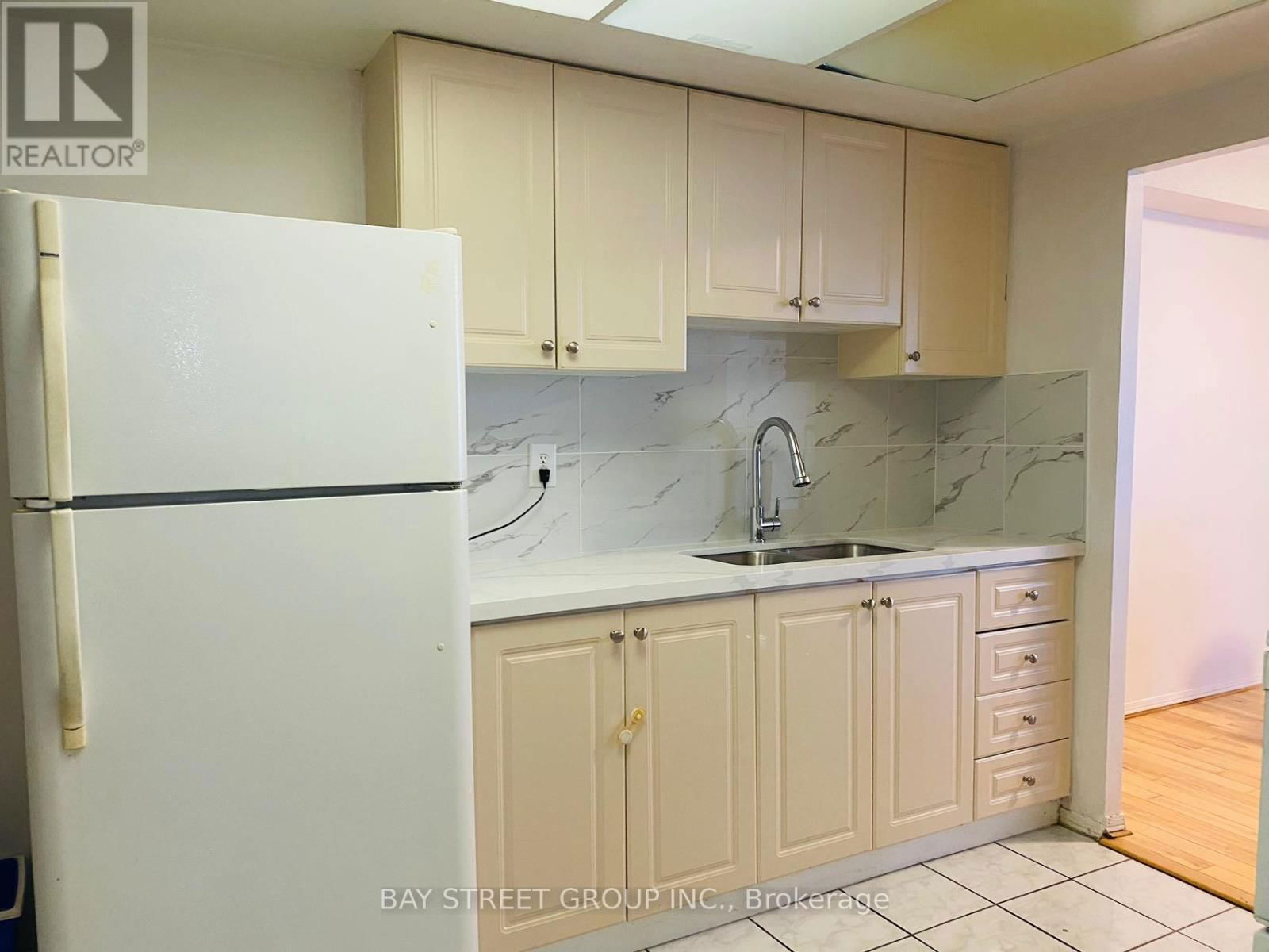 1207 - 10 STONEHILL COURT Image 29