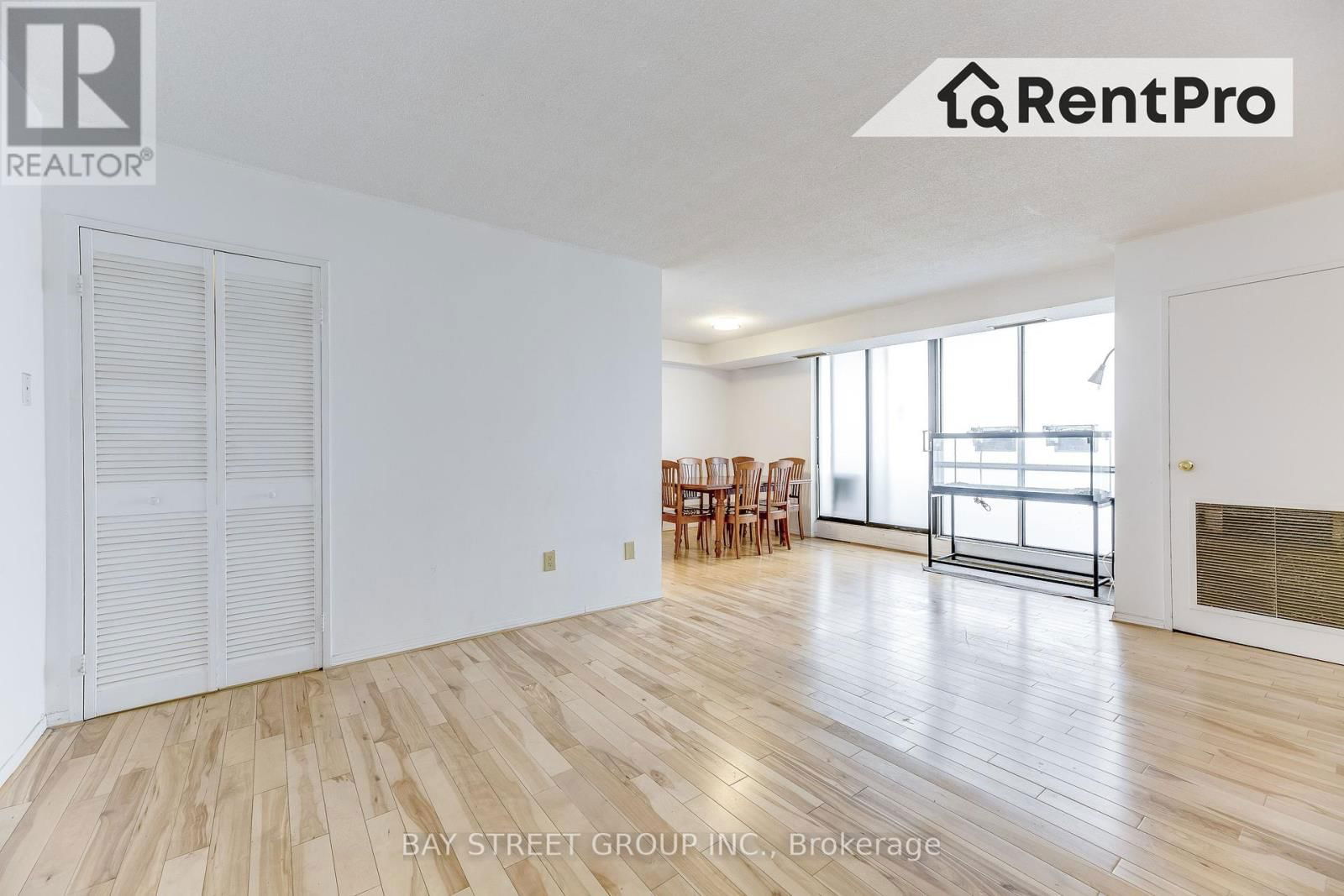1207 - 10 STONEHILL COURT Image 5