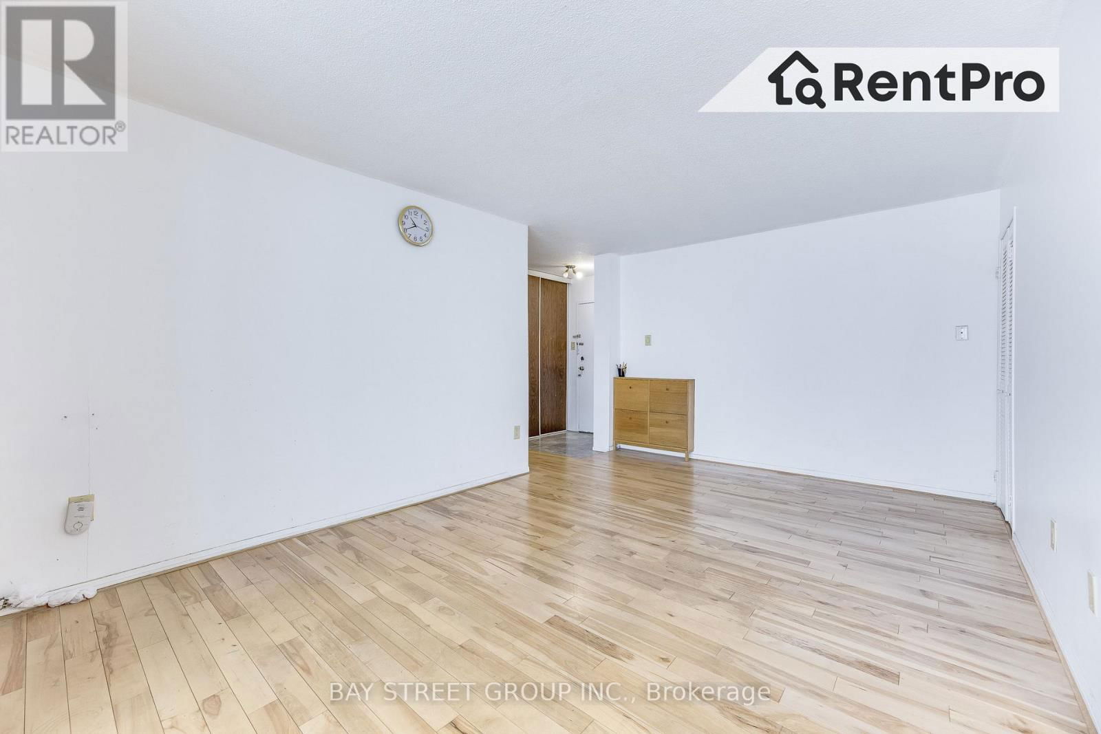 1207 - 10 STONEHILL COURT Image 9