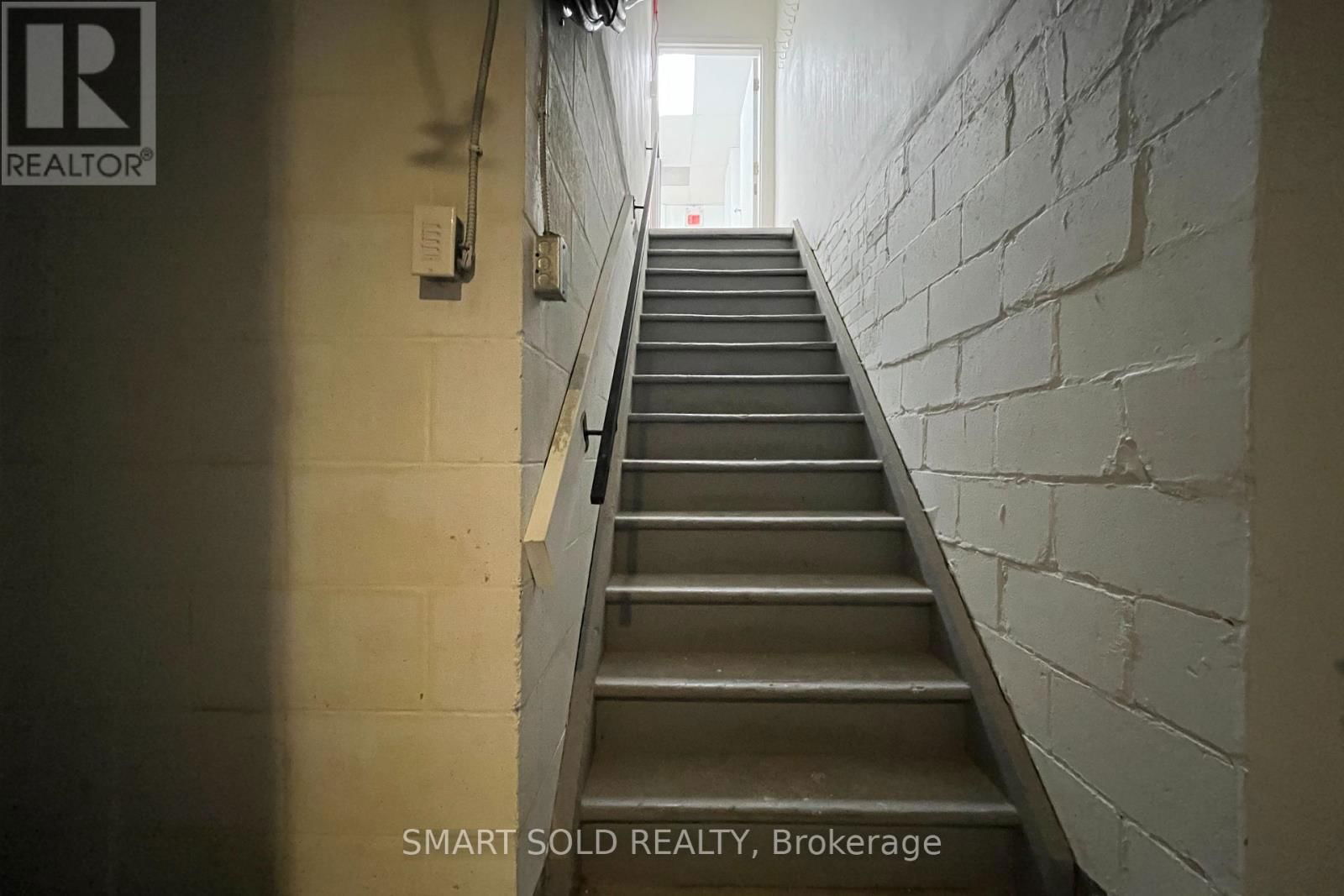 381 DONLANDS AVENUE Image 6