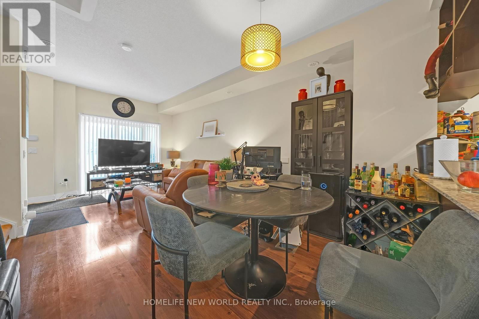 14 - 310 VILLAGE GREEN SQUARE Image 11