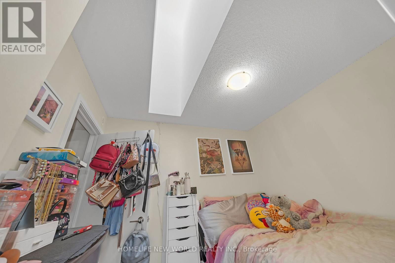 14 - 310 VILLAGE GREEN SQUARE Image 18