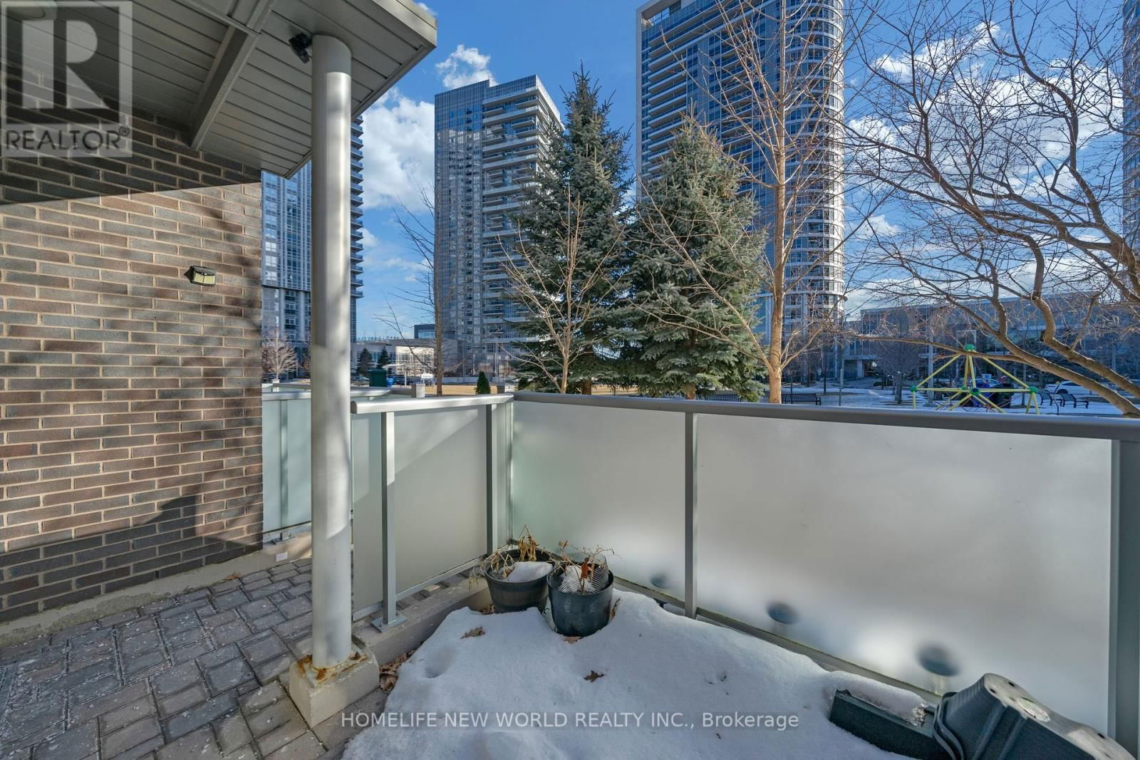 14 - 310 VILLAGE GREEN SQUARE Image 6