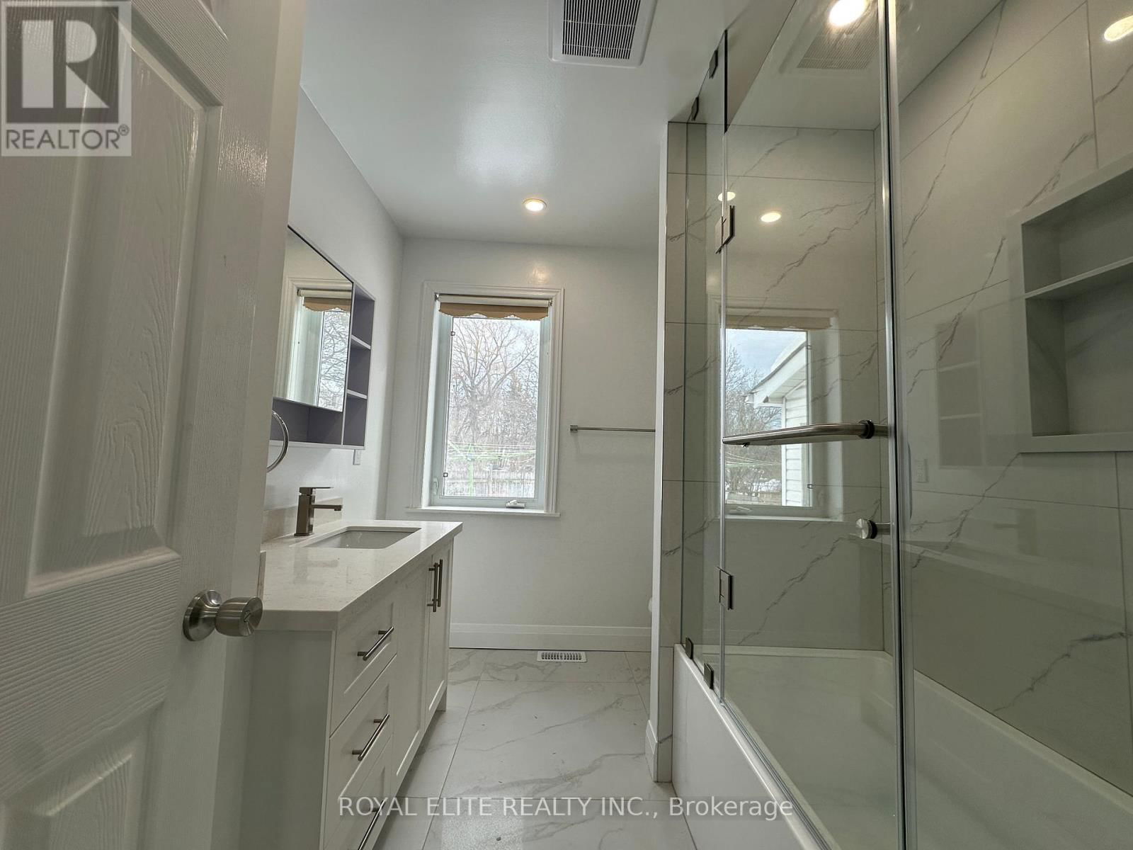 MAIN - 19 MONTGOMERY AVENUE Image 17