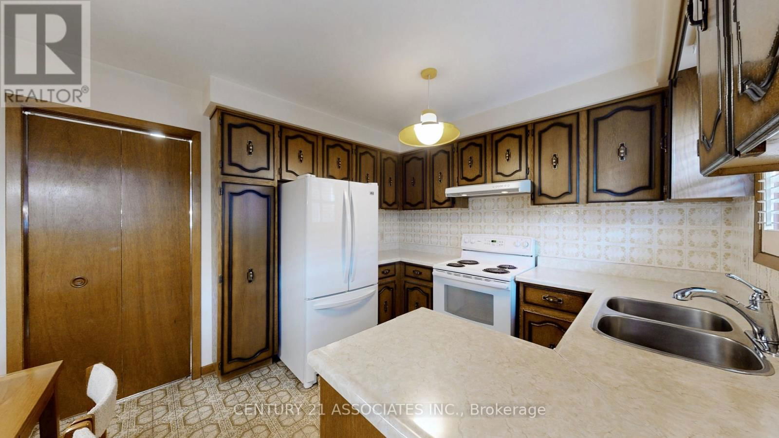 1217 ALEXANDRA AVENUE Image 16