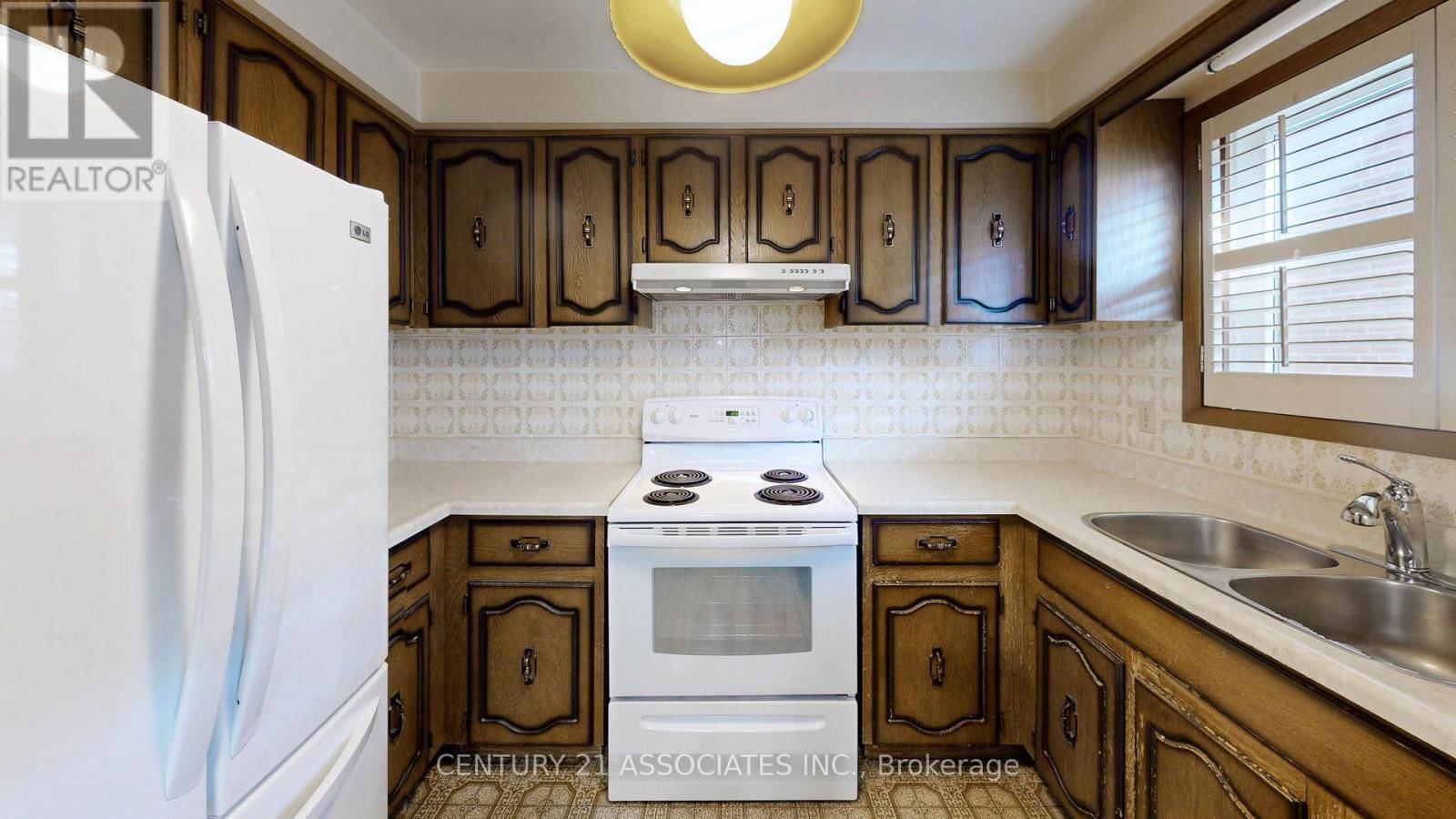 1217 ALEXANDRA AVENUE Image 17