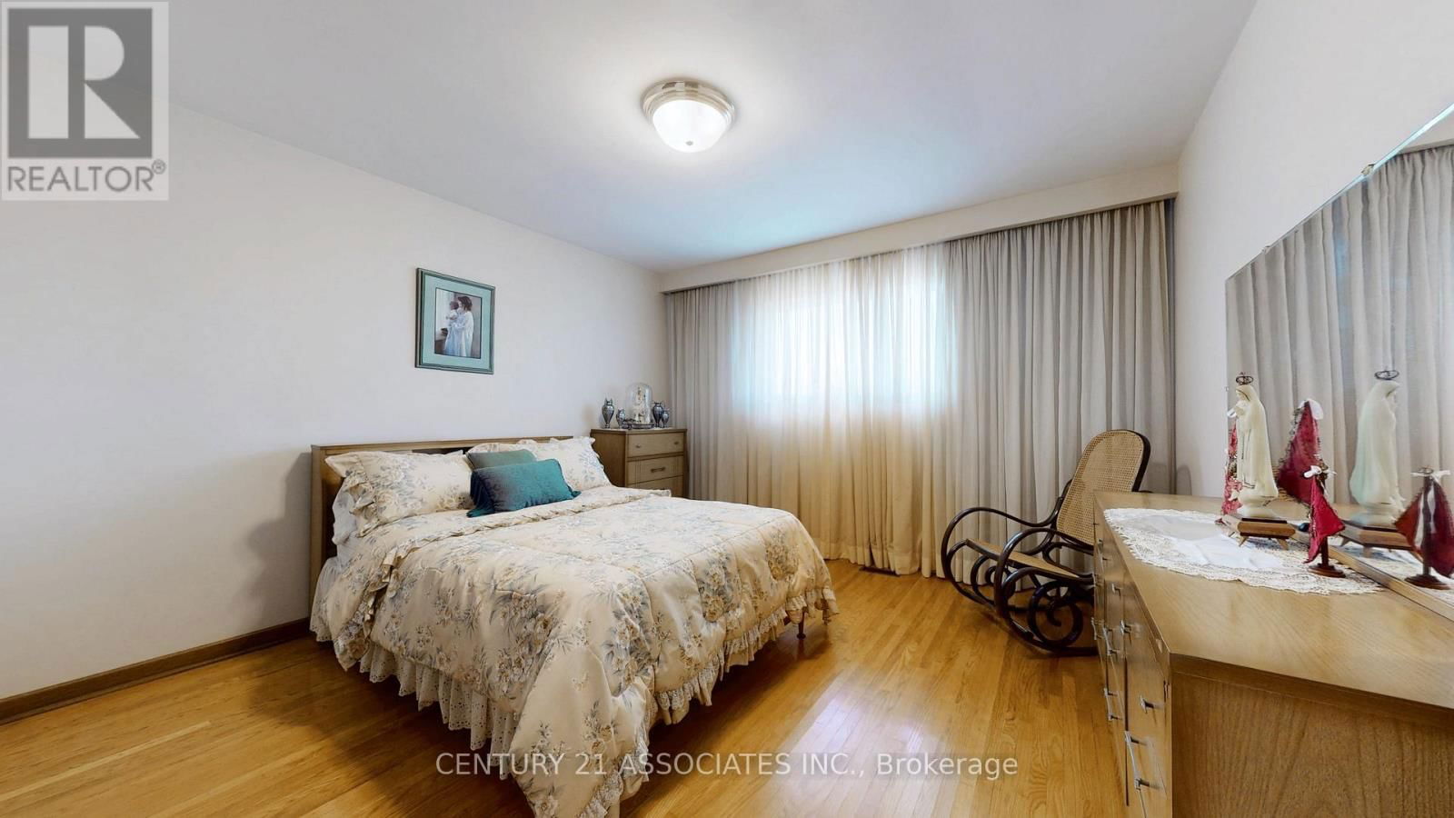 1217 ALEXANDRA AVENUE Image 22