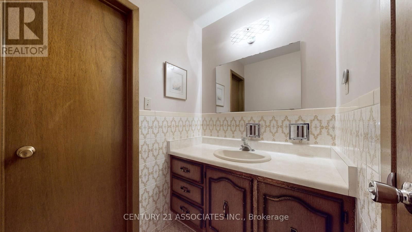 1217 ALEXANDRA AVENUE Image 26