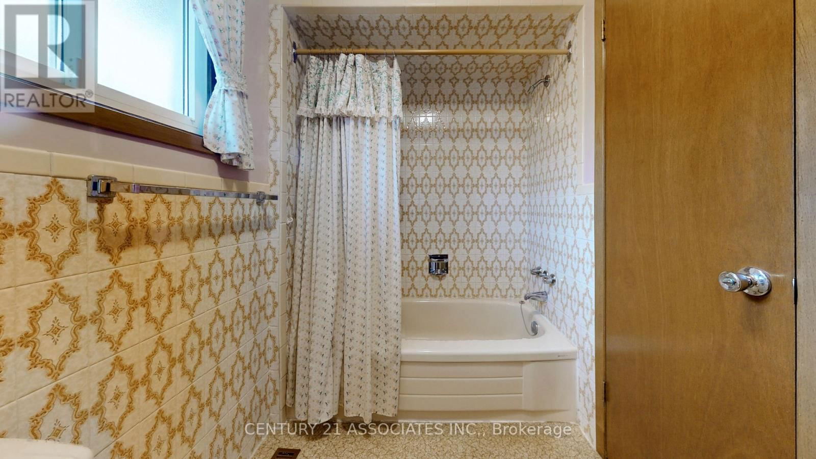 1217 ALEXANDRA AVENUE Image 27