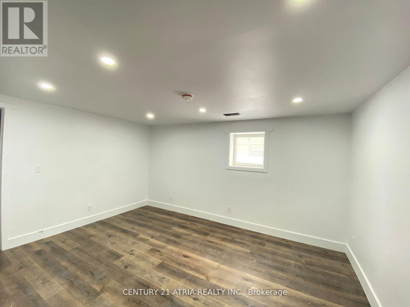 211 MADAWASKA AVENUE Image 32