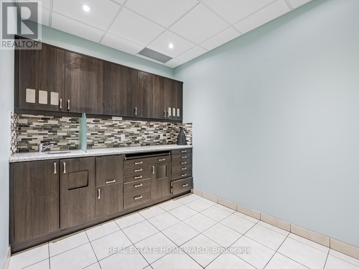 2438 DANFORTH AVENUE Image 15