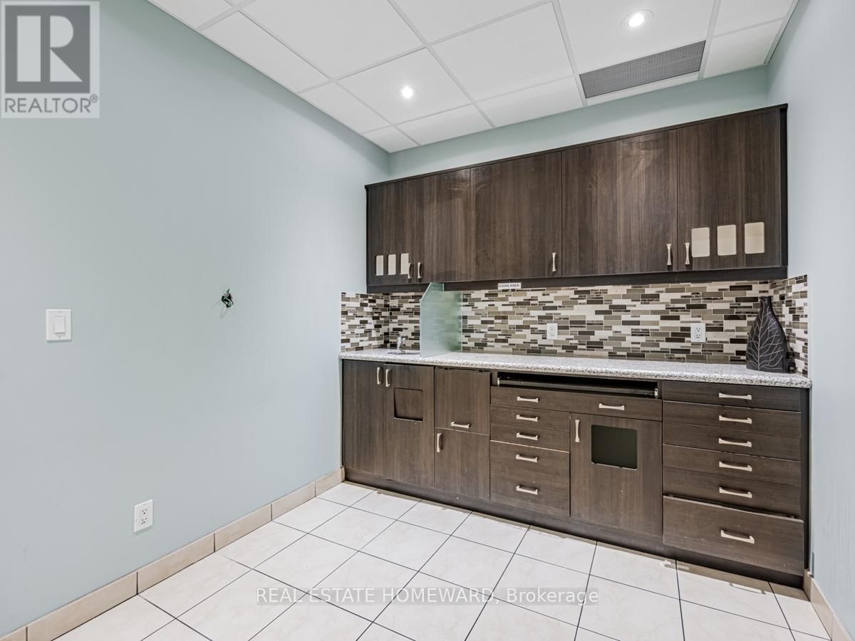 2438 DANFORTH AVENUE Image 16