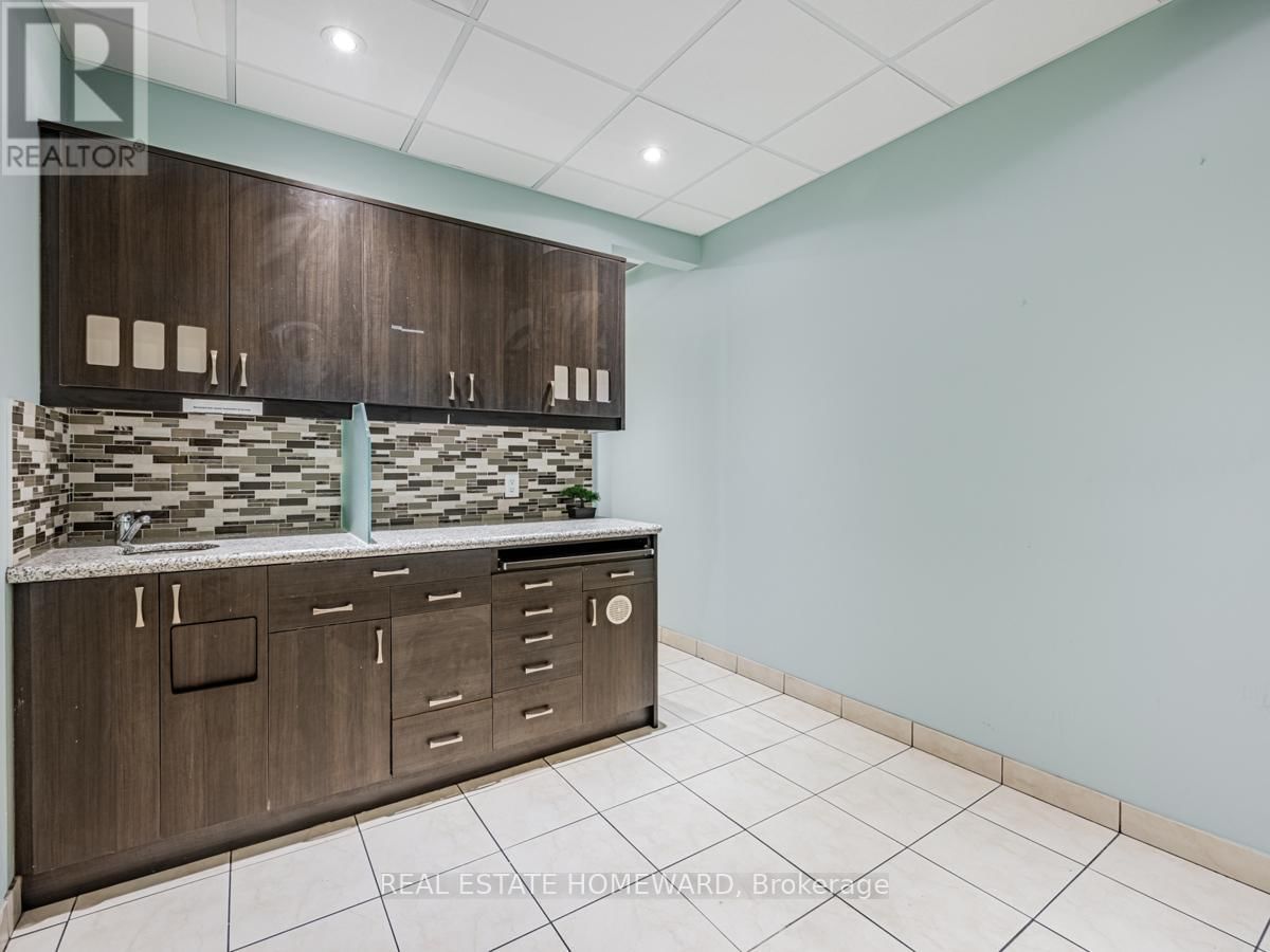 2438 DANFORTH AVENUE Image 17